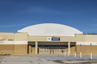 Lafayette - Nisan 2017 yaklaşık: Son zamanlarda büyük K bina kapattılar. Kmart Mağazalar Sears Holdings hareket ettikçe daha yakın iflas için ben kapanış için planlanan