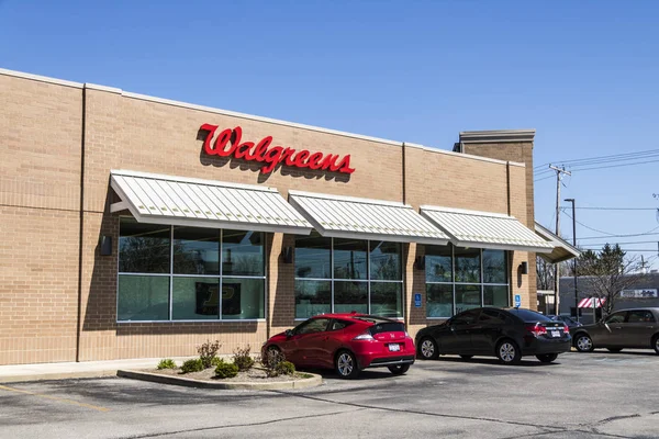 Lafayette - cca dubna 2017: Walgreens maloobchodní prodejny. Walgreens je americká farmaceutická společnost Xii — Stock fotografie