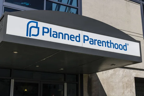 Indianapolis - Circa April 2017: Planned Parenthood läge. Planned Parenthood ger reproduktiv hälsovård i USA Iv — Stockfoto