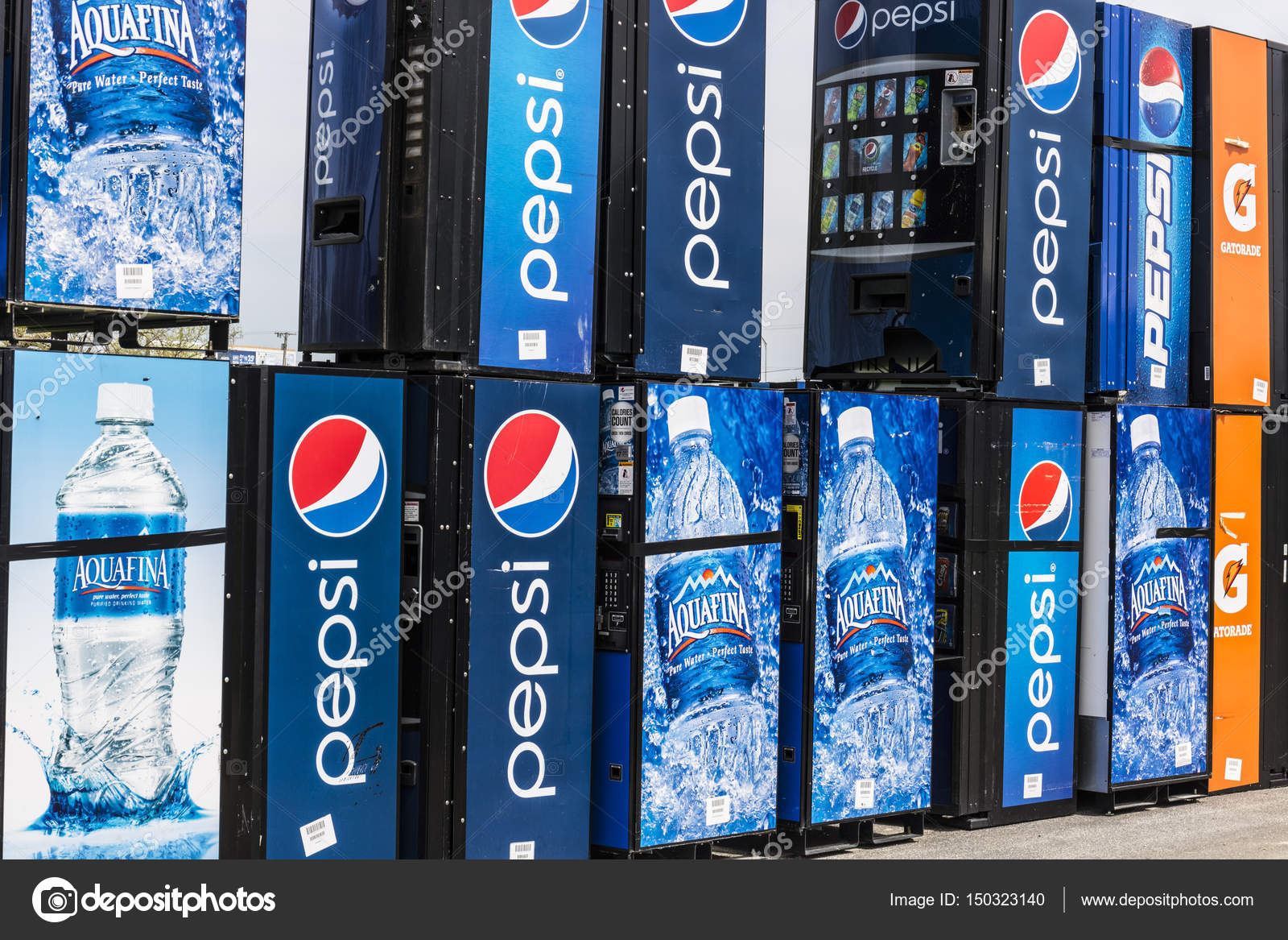 Fort Wayne Circa April 2017 Pepsi and PepsiCo Vending Machines