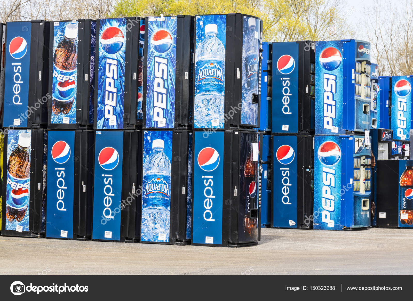 Fort Wayne Circa April 2017 Pepsi and PepsiCo Vending Machines