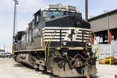 Fort Wayne - Nisan 2017 yaklaşık: Norfolk Güney Demiryolu altyapısı tren. NS ise ABD'de demiryolu ve Milli güvenlik V listelenen bir sınıf