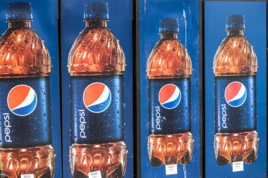 Fort Wayne - Nisan 2017 yaklaşık: Pepsi ve Pepsico makinalarının tamir bekliyor. Pepsi dünyanın en büyük içecek üreticilerinden biridir ben