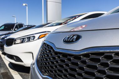 Indianapolis - Nisan 2017 yaklaşık: Kia Motors Yerel otomobil Bayii. Kia Motors Hyundai Motor Company III tarafından sahip olunan azınlık olduğunu
