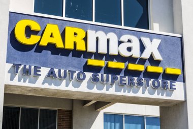 Indianapolis - Nisan 2017 yaklaşık: Carmax araba satışı. Carmax büyük kullanılmış araba perakendeci içinde bizi Vi olduğunu