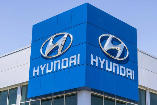 Indianápolis - Circa abril 2017: Hyundai Motor Company Dealership. Hyundai é um fabricante automotivo multinacional sul-coreano IV — Fotografia de Stock