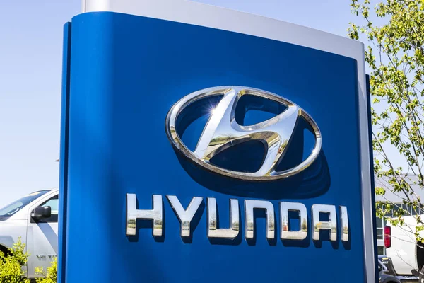 Indianapolis - Circa 2017. április: Hyundai Motor Company márkakereskedés. Hyundai egy dél-koreai multinacionális autóipari gyártó VII. — Stock Fotó