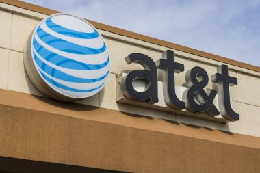 Marion - Nisan 2017 yaklaşık: At&T kurumsal logo ve tabela üzerinde bir şehir merkezindeki merkez ofisi. At&T şimdi Uverse, VoIP, cep telefonları ve Directv XVI sunuyor