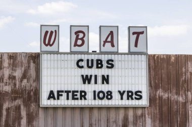 Marion - Nisan 2017 yaklaşık: Spor istasyonu Wbat 1400 kulüpler Chicago Cubs dünya serisi kazanmak kutluyor ben