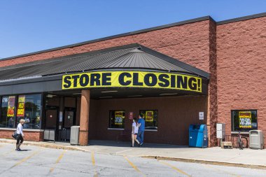 Indianapolis - Mayıs 2017 yaklaşık: Mağaza kapanış tabelada bir İflas ettiğimizin işareti III bir bakkal market