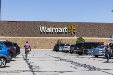 Indianapolis - Mayıs 2017 yaklaşık: Walmart perakende satış yerini. Bir Amerikan çokuluslu perakende şirketi IX Walmart olduğunu