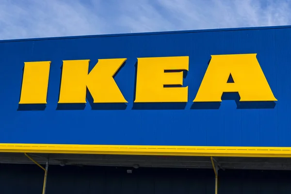 Рибалки - Circa травня 2017: Ikea будинку меблями магазину. Заснована в Швеції, Ikea є в світі за величиною меблі роздрібної торгівлі Ix — стокове фото