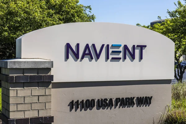 Pescadores - Circa Mayo 2017: Navient Corporation Indianapolis Ubicación. Después de la separación de Sallie Mae, Navient presta servicios y cobra préstamos estudiantiles III — Foto de Stock