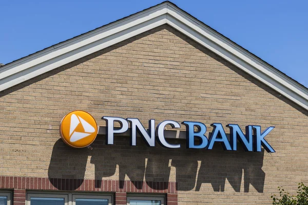 Fishers - Circa Μαΐου 2017: Κατάστημα Pnc Bank. PNC χρηματοπιστωτικών υπηρεσιών προσφέρει λιανικής, εταιρικό και Ix τραπεζικής ενυπόθηκων δανείων — Φωτογραφία Αρχείου