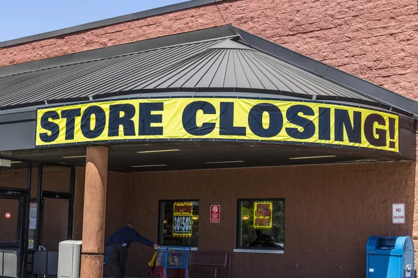 Indianapolis - 2017 május körül: Store zárás jel-ra egy egy élelmiszer piac működik az üzlet Ii. — Stock Fotó
