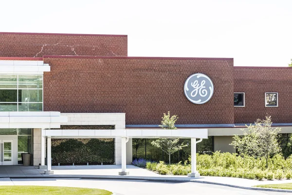 Cincinnati - Circa May 2017: General Electric Aviation Facility. GE Aviation is a Provider of GE90 and LEAP Jet Engines XIII — Stock Photo, Image