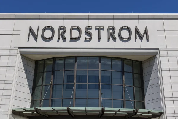 Cincinnati - Mayıs 2017 yaklaşık: Nordstrom perakende alışveriş merkezi konumu. Nordstrom onun hizmet ve moda V için tanınır — Stok fotoğraf