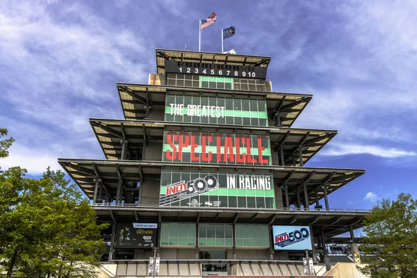 Indianapolis - Sekitar Mei 2017: Pagoda Panasonic di Indianapolis Motor Speedway. IMS Prepares for the 101st Running of the Indy 500 II — Stok Foto