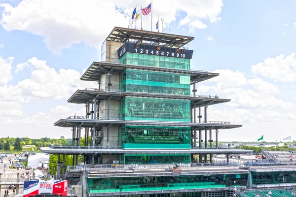 Indianápolis - Circa Mayo 2017: La pagoda Panasonic en Indianápolis Motor Speedway. IMS se prepara para la 101 edición del Indy 500 III — Foto de Stock