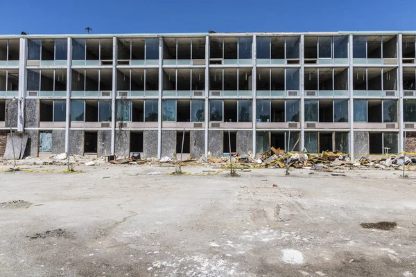 Lafayette - Circa junio 2017: Propiedad del hotel abandonada, Vándalos y ladrones han robado muchos de los televisores y muebles V — Foto de Stock