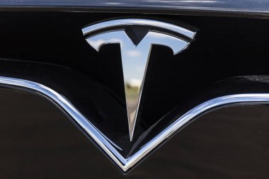 Indianapolis - Haziran 2017 yaklaşık: Tesla Motors Yerel otomobil Bayii. Tesla tasarlayıp üretmektedir Model S elektrikli sedan ben