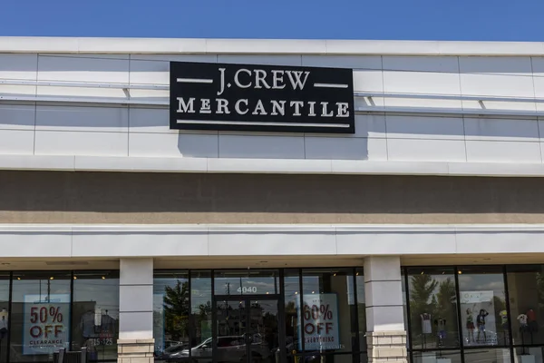 Indianapolis - Circa juni 2017: J.Crew Retail Strip Mall läge. Samma butiksförsäljning har varit nere på Jcrew för de senaste tre åren, föranledde förändringar i ledarskap Ii — Stockfoto