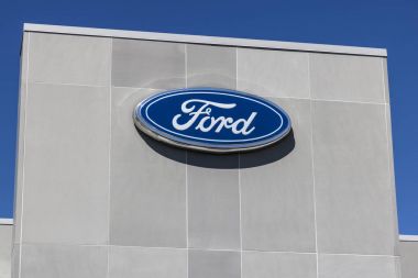 Indianapolis - Haziran 2017 yaklaşık: Yerel Ford Otomobil ve kamyon Bayilik. Ford Lincoln ve Motorcraft markalar XIII altında ürünler satıyor