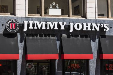 Indianapolis - Haziran 2017 yaklaşık: Jimmy John's gurme sandviç Restoran. Jimmy John's onların hızlı teslimat VII için bilinen
