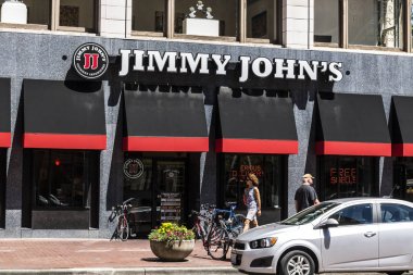 Indianapolis - Haziran 2017 yaklaşık: Jimmy John's gurme sandviç Restoran. Jimmy John's onların hızlı teslimat VI bilinir
