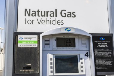 Las Vegas - Temmuz 2017 yaklaşık: Temiz enerji yakıtların doğal gaz istasyonu. Temiz enerji sıkıştırılmış doğal gaz (Cng) dağıtır ve sıvılaştırılmış doğal gaz (Lng) II