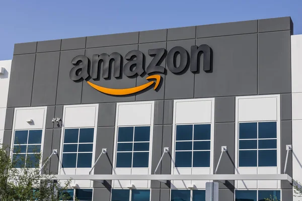 Las Vegas - Circa Juli 2017: Amazon.com Fulfillment Center. Amazon adalah perusahaan ritel berbasis internet terbesar di Amerika Serikat IV — Stok Foto