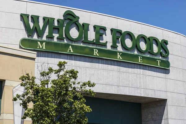 Las Vegas - Circa Julio 2017: Whole Foods Market. Amazon anunció un acuerdo para comprar Whole Foods por $13.7 mil millones IV — Foto de Stock