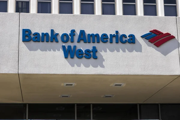 Las Vegas - Circa Julio 2017: Bank of America Bank and Loan Branch. Bank of America es una Corporación Bancaria y de Servicios Financieros V — Foto de Stock