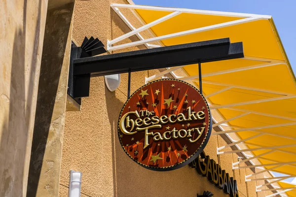 Las Vegas - Temmuz 2017 yaklaşık: Cheesecake Factory rahat Restoran konumu. Cheesecake Factory yapar ve Cheesecake imza dağıtan ben
