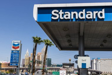 Las Vegas - Temmuz 2017 yaklaşık: Standart Petrol benzin istasyonu. Standart ad, Chevron Corporation IV markasıdır.