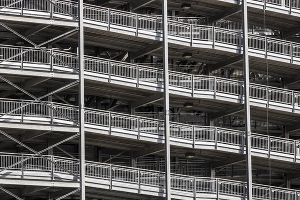 Große metallene Stadiontreppe i — Stockfoto