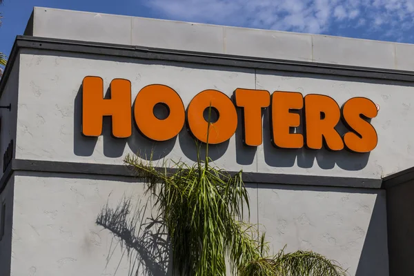 Лас-Вегас - Circa июль 2017: Hooters Dine In Restaurant Location. Hooters управляет и франшизы более 430 мест IV — стоковое фото