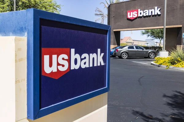 Las Vegas - Circa Julio 2017: U.S. Bank and Loan Branch. US Bank es el quinto banco más grande de los Estados Unidos IV — Foto de Stock