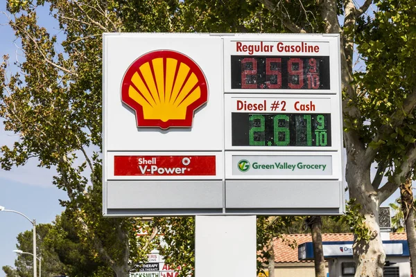 Las Vegas - Circa juli 2017: Signage en het Logo van Shell benzine. Koninklijke Nederlandse Shell plc is gevestigd in Den Haag, Vi — Stockfoto