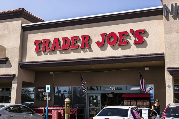 Las Vegas - Temmuz 2017 yaklaşık: Trader Joe's perakende alışveriş merkezinin konumu. Trader Joe's ABD III özel marketler zinciri olduğunu