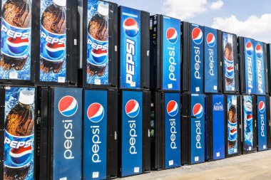 Ft Wayne - yaklaşık Ağustos 2017: Pepsi ve Pepsico makinalarının tamir bekliyor. Pepsi VI dünyanın en büyük içecek üreticilerinden biridir