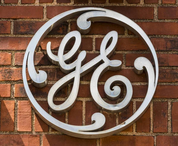 Ft. Wayne - Circa August 2017: General Electric Factory. GE divisions include aviation, energy, healthcare and lighting XIV — Stock Photo, Image