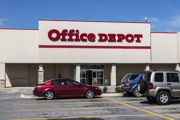 Форт Уейн - близько 2017 серпня: Office Depot Mall Газа розташування. Office Depot об'єднав річний обсяг продажів близько $11 млрд V — стокове фото