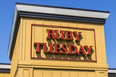 Kokomo - yaklaşık Ağustos 2017: Ruby Tuesday rahat Restoran konum. Ruby Salı, salata Bar III için ünlüdür