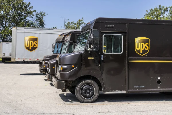 Kokomo - Circa agosto 2017: United Parcel Service Delivery Truck. UPS es la empresa de entrega de paquetes más grande del mundo VI —  Fotos de Stock