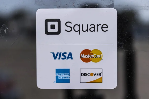 Kokomo - Sekitar Agustus 2017: Metode kredit modern termasuk Square, Visa, Master Card, American Express dan Discover II — Stok Foto
