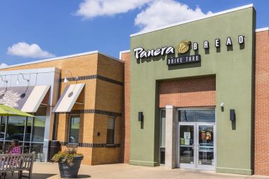 Indianapolis - yaklaşık Ağustos 2017: Panera Ekmek perakende satış yerini. Panera bir zinciri hızlı rahat restoran sunan ücretsiz Wifi X olduğunu