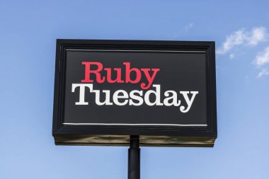 Indianapolis - yaklaşık Ağustos 2017: Ruby Tuesday rahat Restoran konum. Ruby Salı, salata Bar IV için ünlüdür