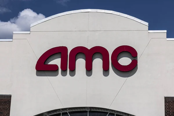 Indianápolis - Circa Agosto 2017: AMC Movie Theater Location. AMC Theaters es una cadena de cine estadounidense VII — Foto de Stock