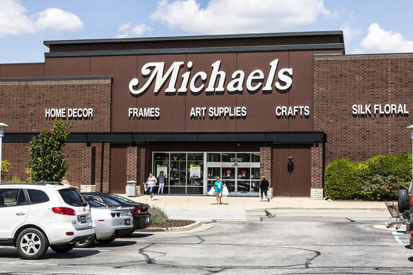 Indianapolis - Circa August 2017: Exterior of Michael 's Craft Store. Michael 's is an Arts and Crafts Retail Chain III
